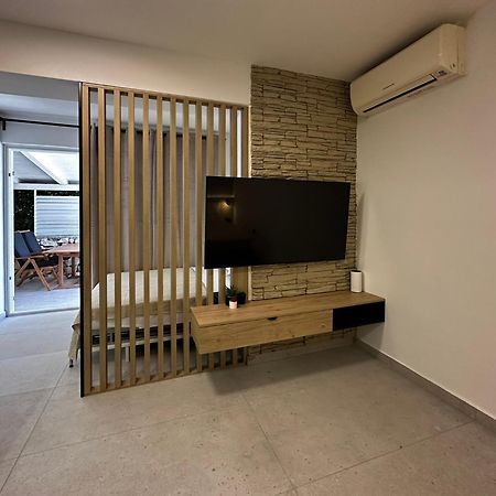 Studio Apartments Lace Novaglia Esterno foto