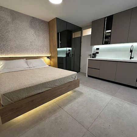 Studio Apartments Lace Novaglia Esterno foto